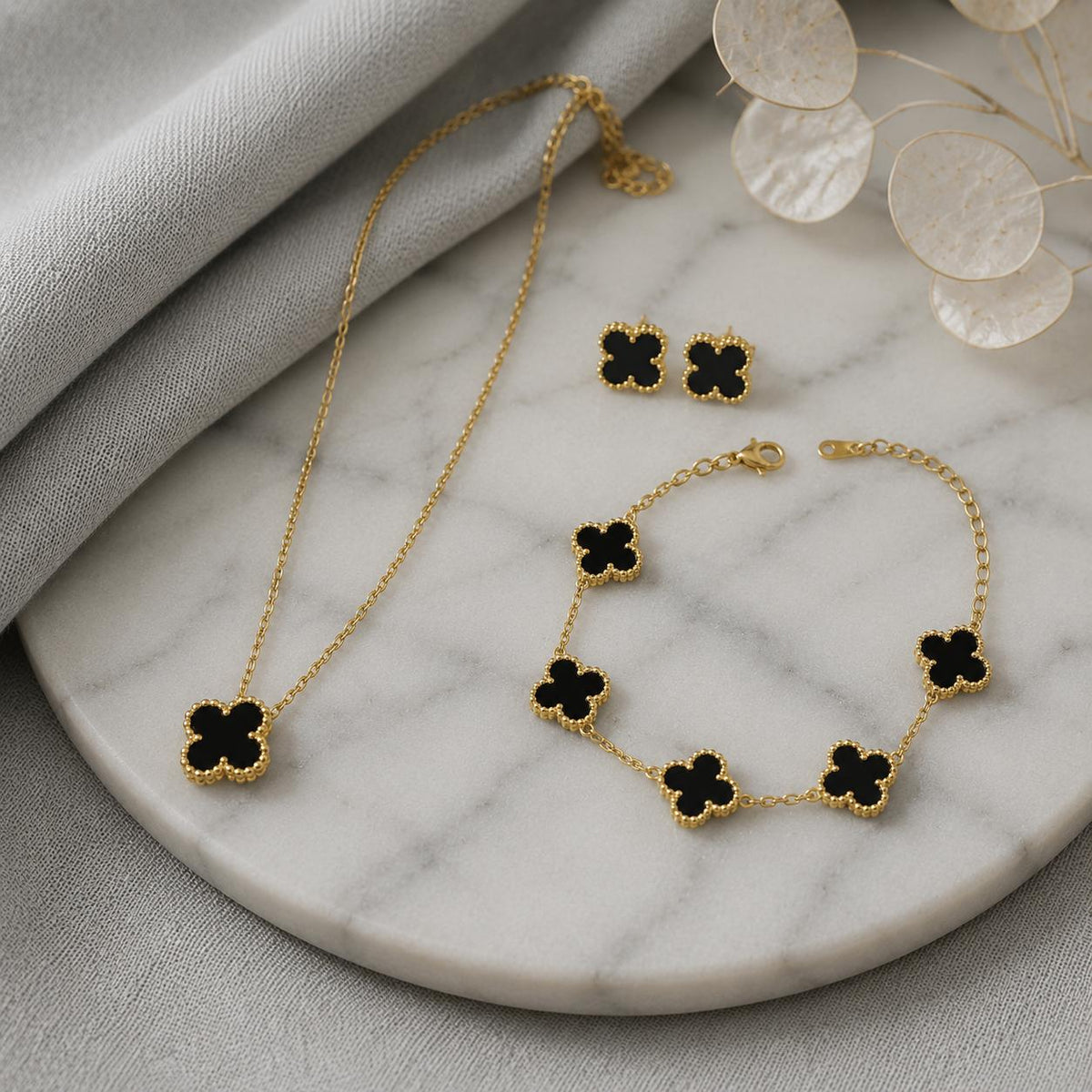 A0053 Timeless Clover Elegance